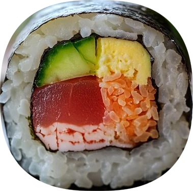 Kitsune-rullen i genomskärning: nori, ris, avokado, tamago, tonfisk och krabba